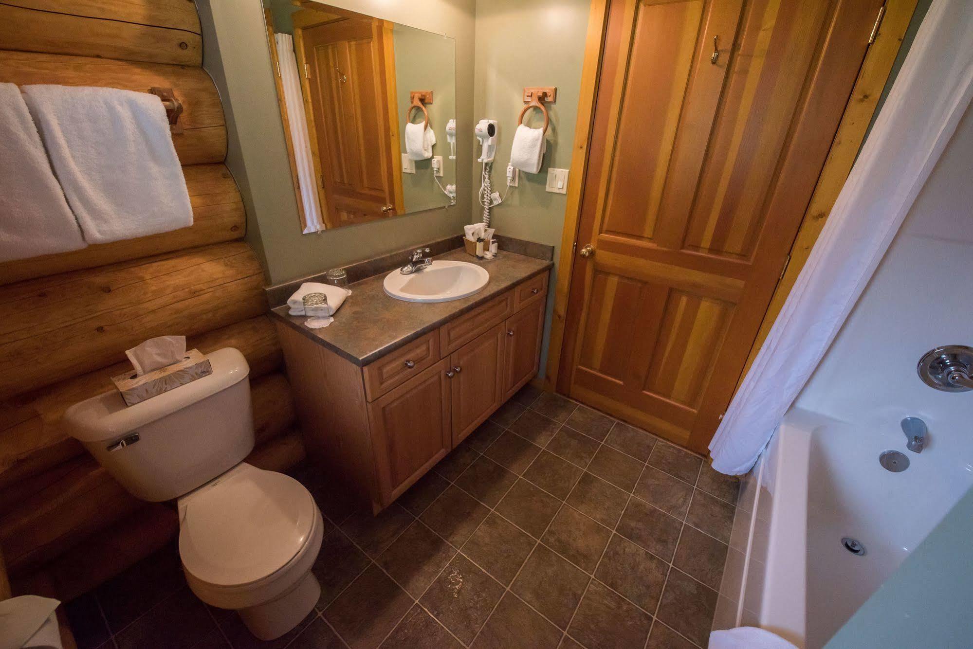 Alpine Meadows Resort Clearwater Exterior photo